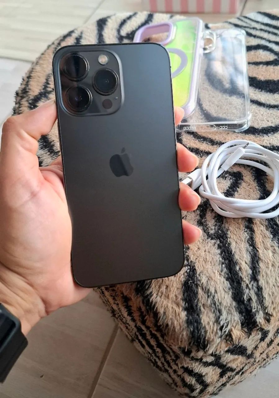 Iphone 13 PRO de 128 GB com Carregador e 2 Capinhas - Foto 2