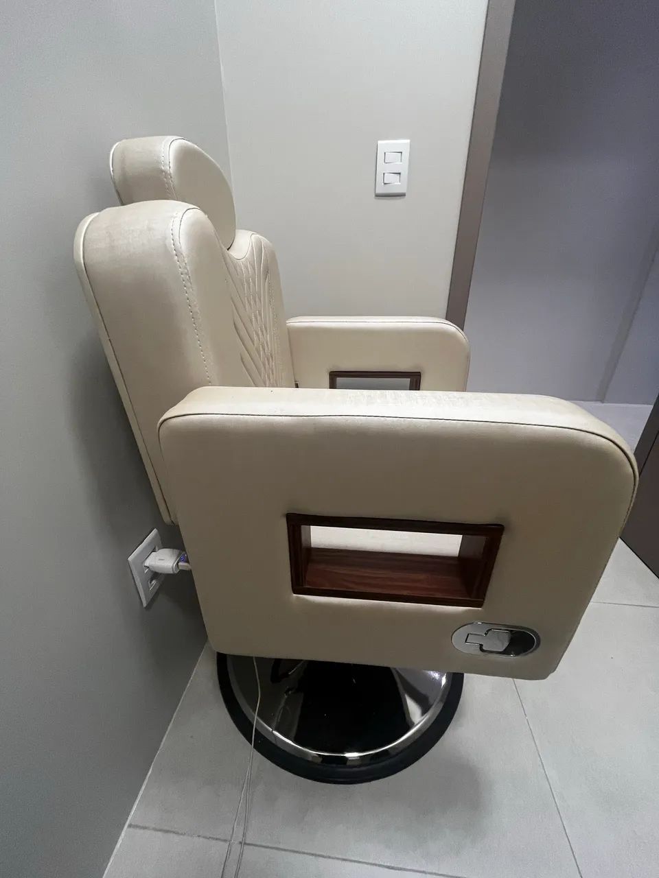 Cadeira pra vender logo!