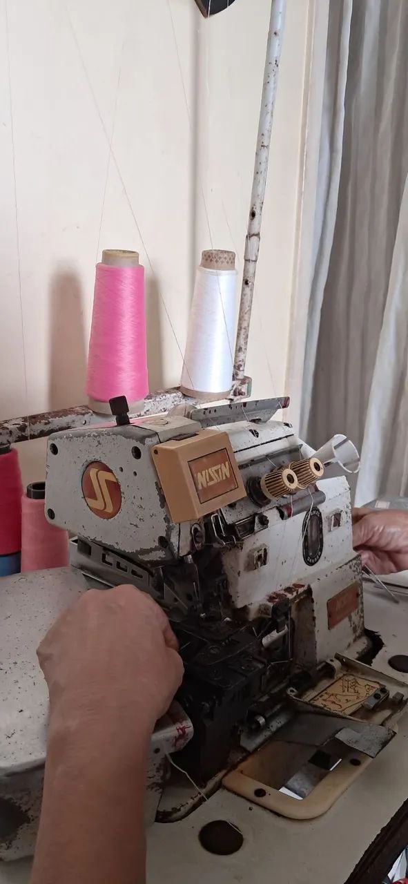 Excelente maquina overloque Industrial Nissin