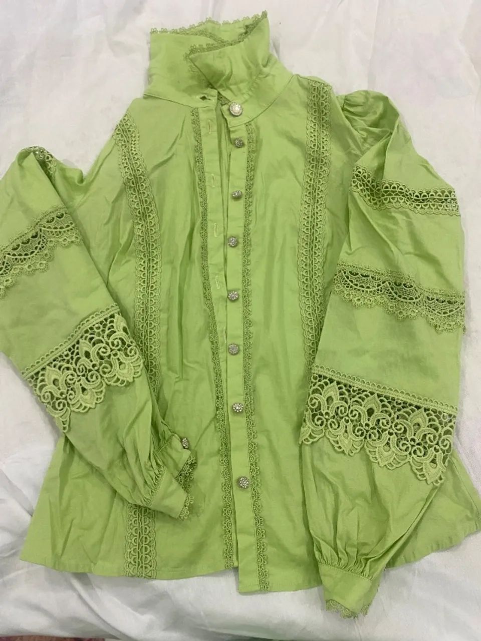 Camisa Doce Maria sofisticada com renda - semi nova