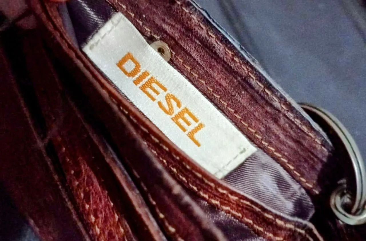 Carteira Masculina DIESEL Original em Couro com Tachas / Studs e Argola - Foto 2