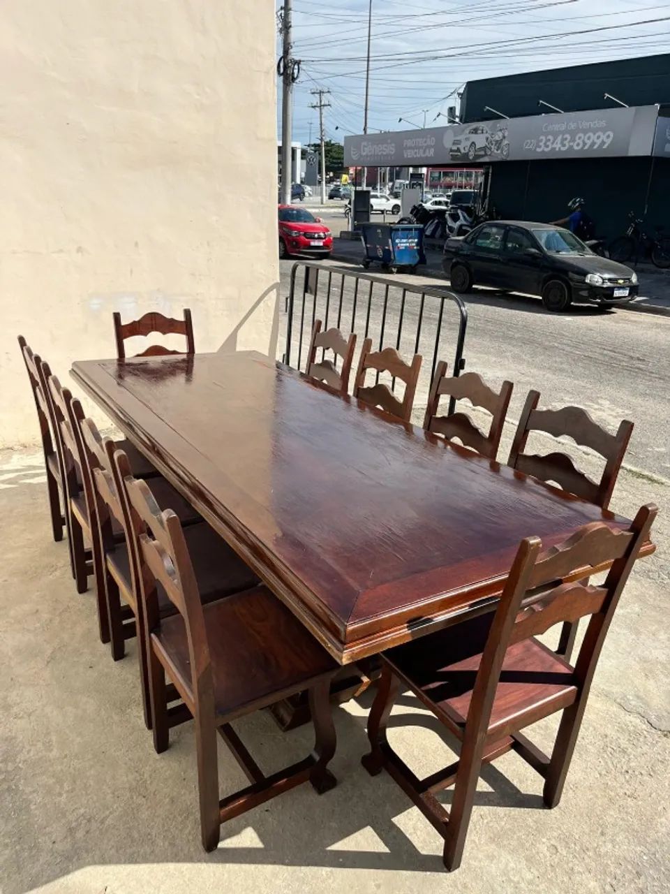 vendo mesa c/ 10 cadeiras de madeira macica  - Foto 3