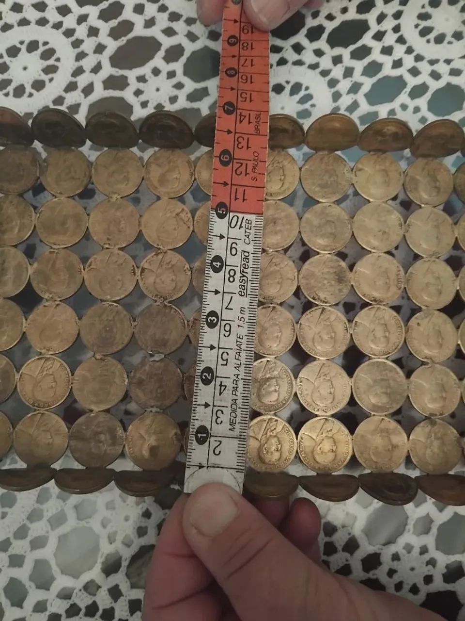 Bandeja decorativa feita com moedas. - Foto 3