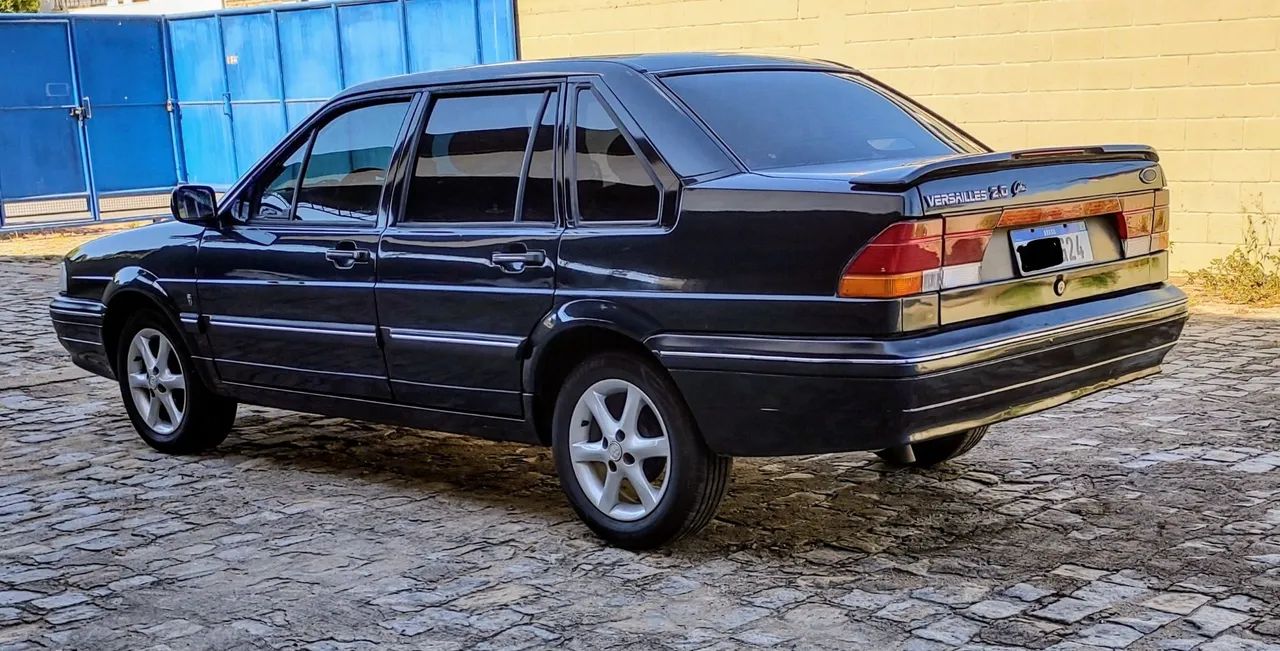Ford Versailles 1994