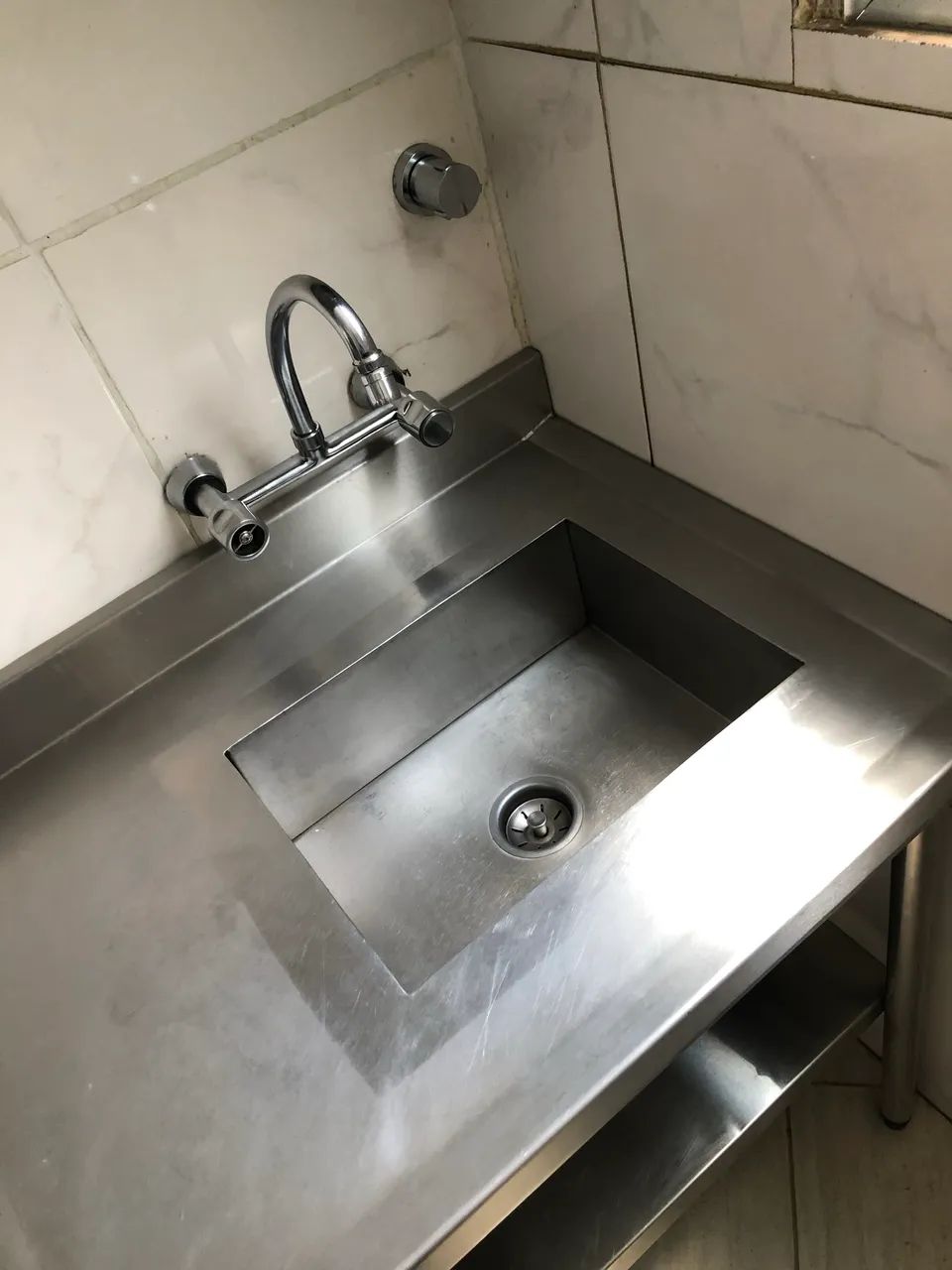 Banca de inox com pia e prateleira  - Foto 5