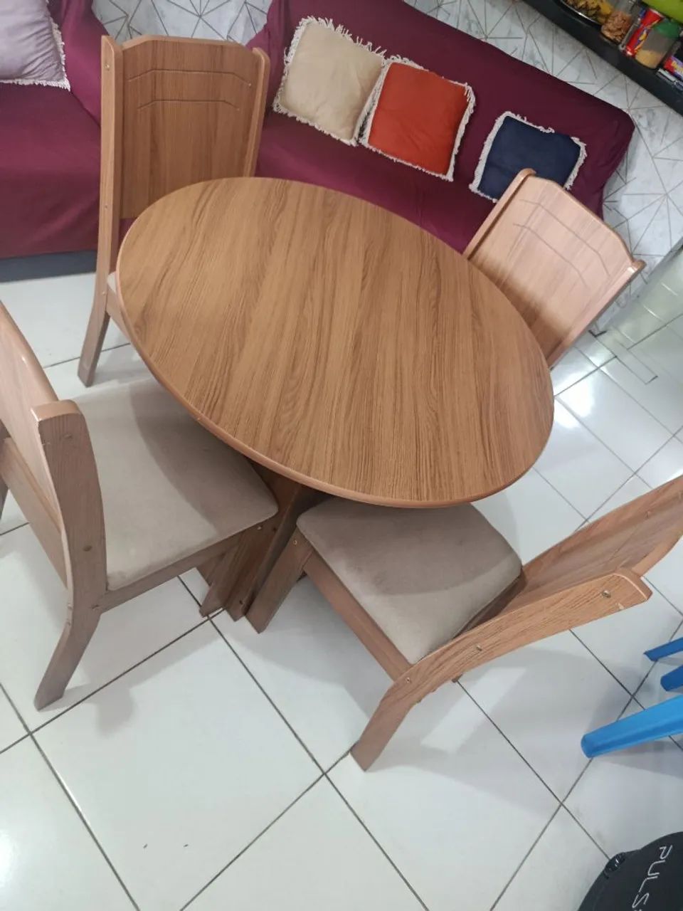 Vende -se uma mesa com 4cadeiras - Foto 3