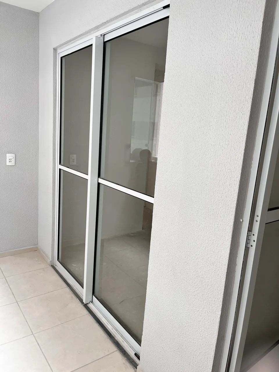 Porta de correr em alumínio branco -  2 folhas 
