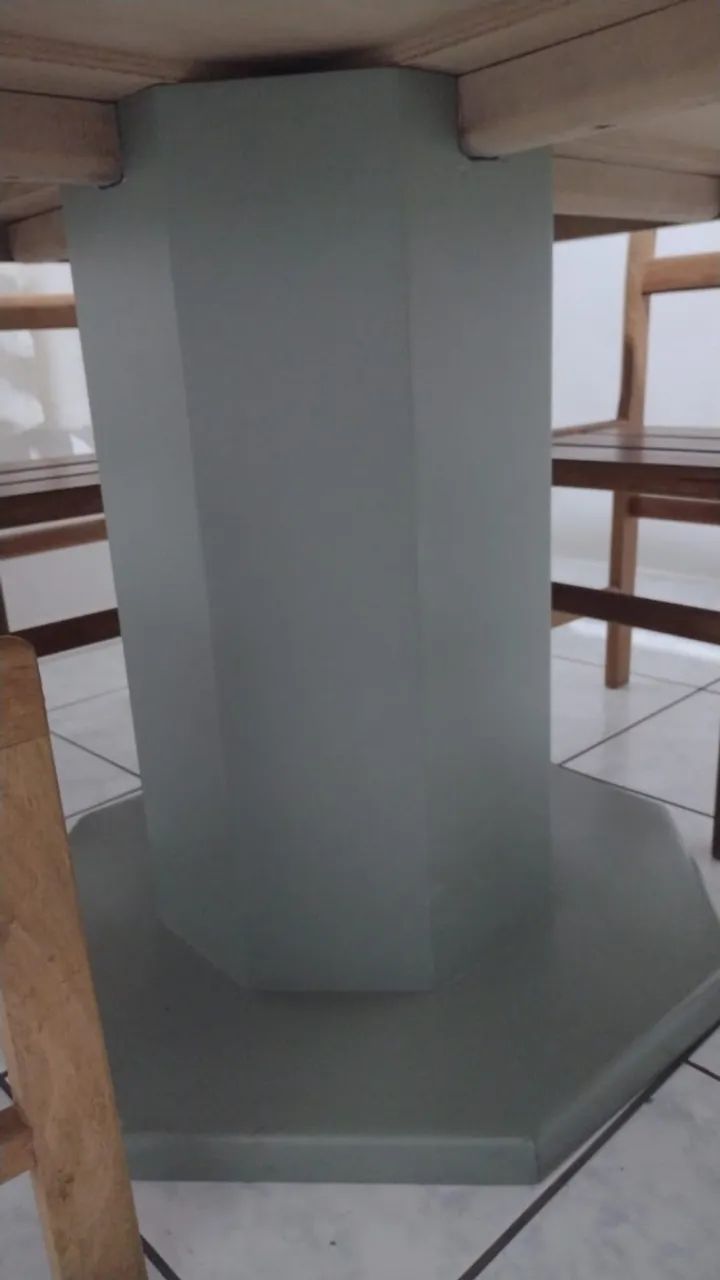 Mesa de jantar Octogonal com centro giratório e quatro cadeiras - Foto 4