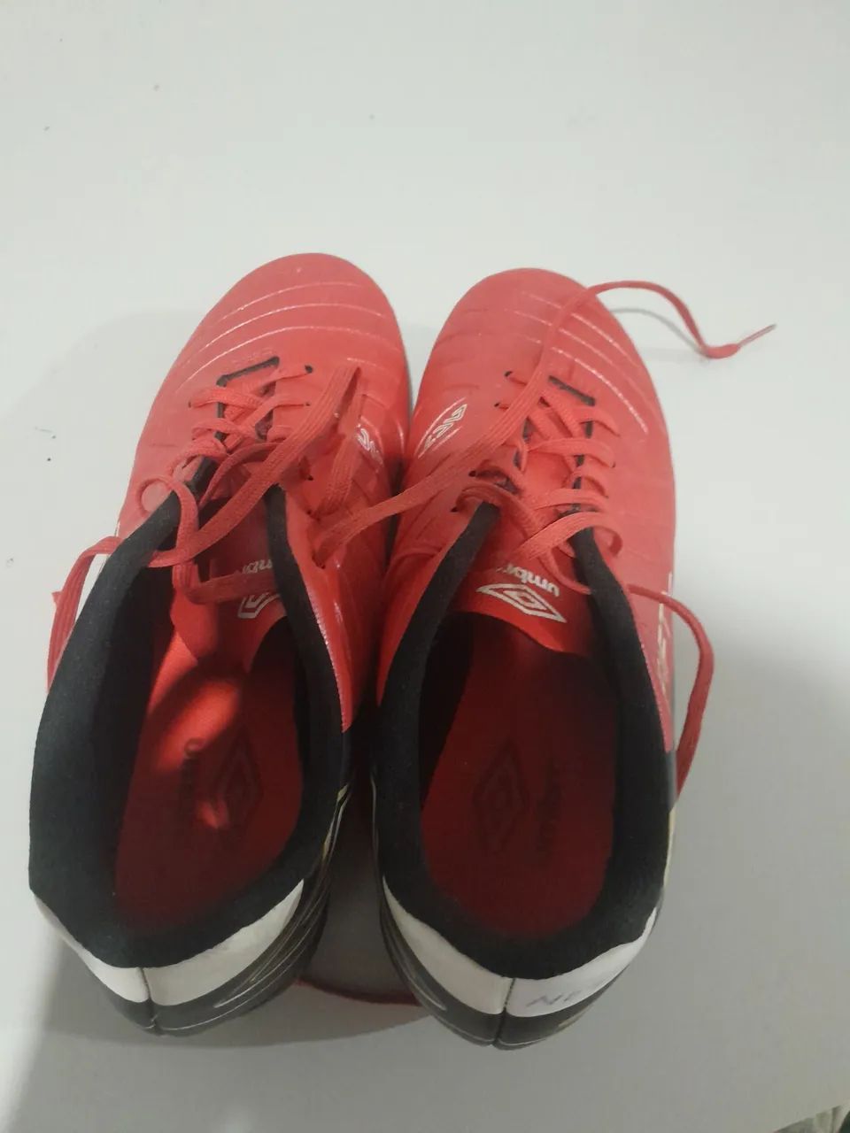 CHUTEIRA UMBRO FIFTY LAEGUE. Tamanho: 40. (Original da centauro) - Foto 6