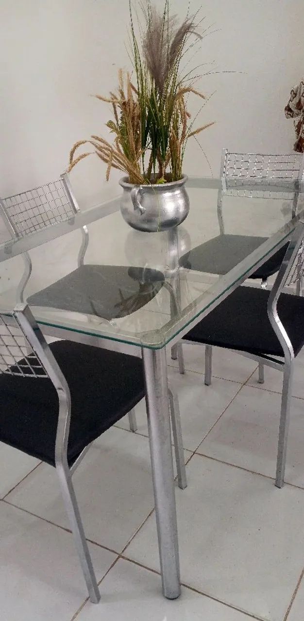 Mesa de Vidro com 4 Cadeiras  - Foto 3