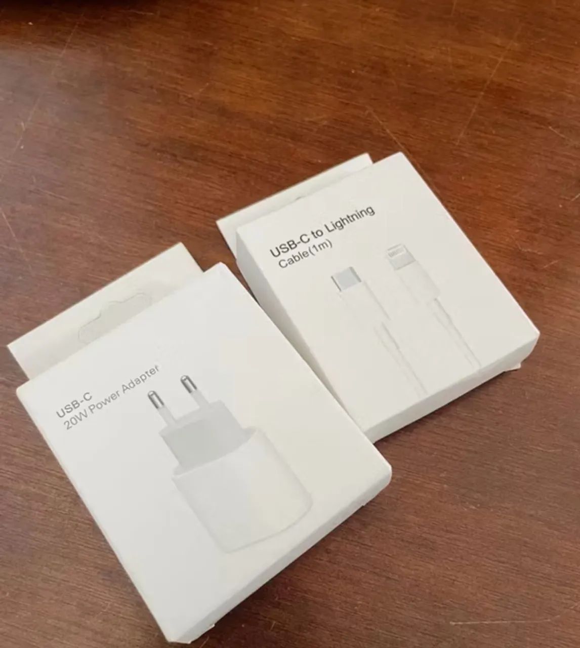 Carregador de IPhone novo 