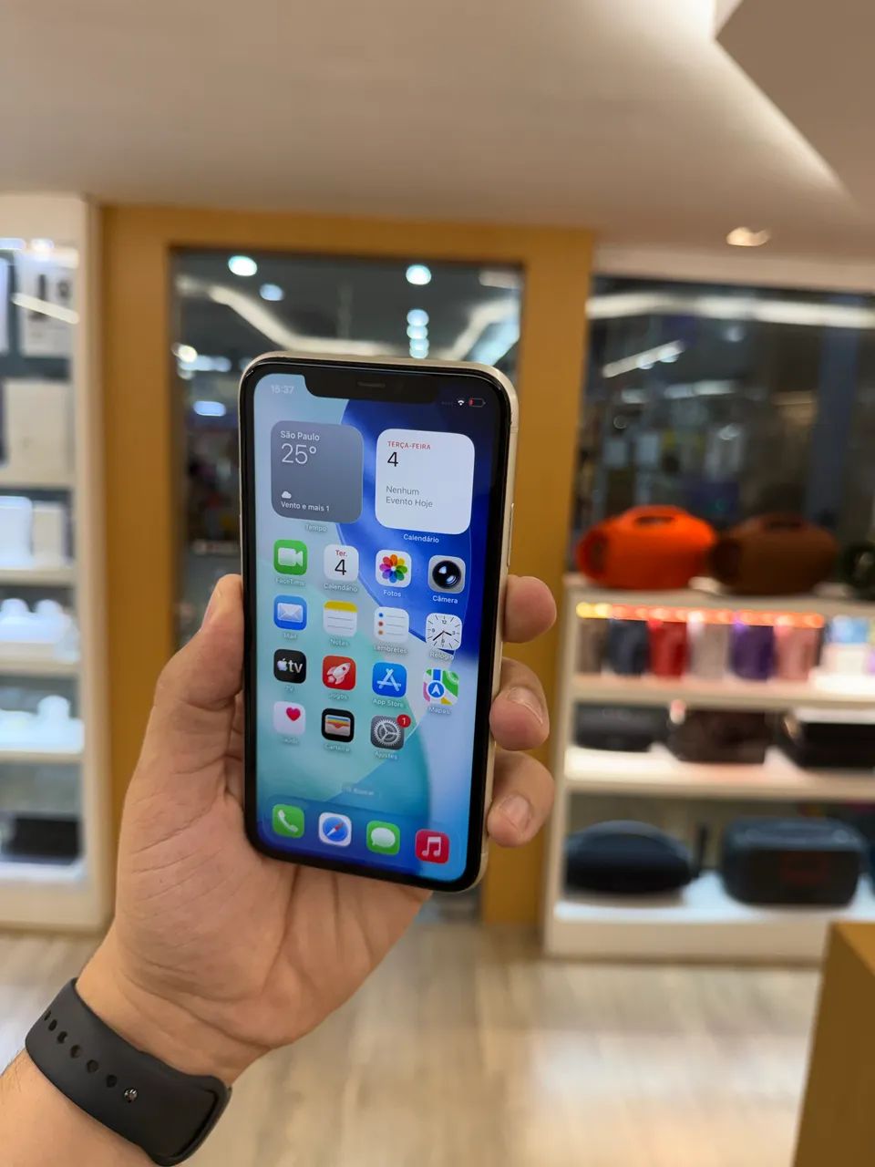 iPhone 11 128GB Branco - Bat 71%  - Foto 2