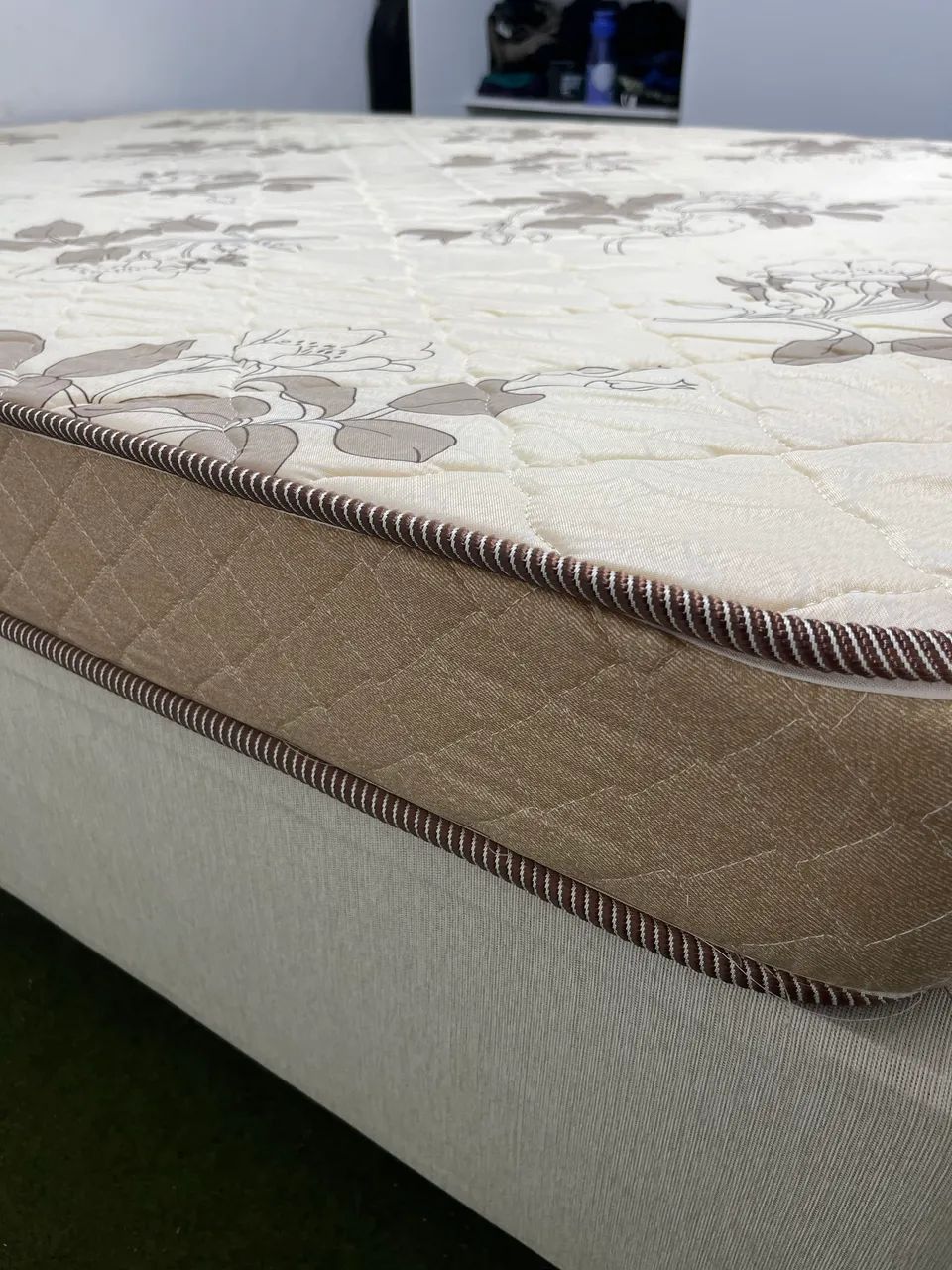 Split double bed frame with mattress65576112801923121