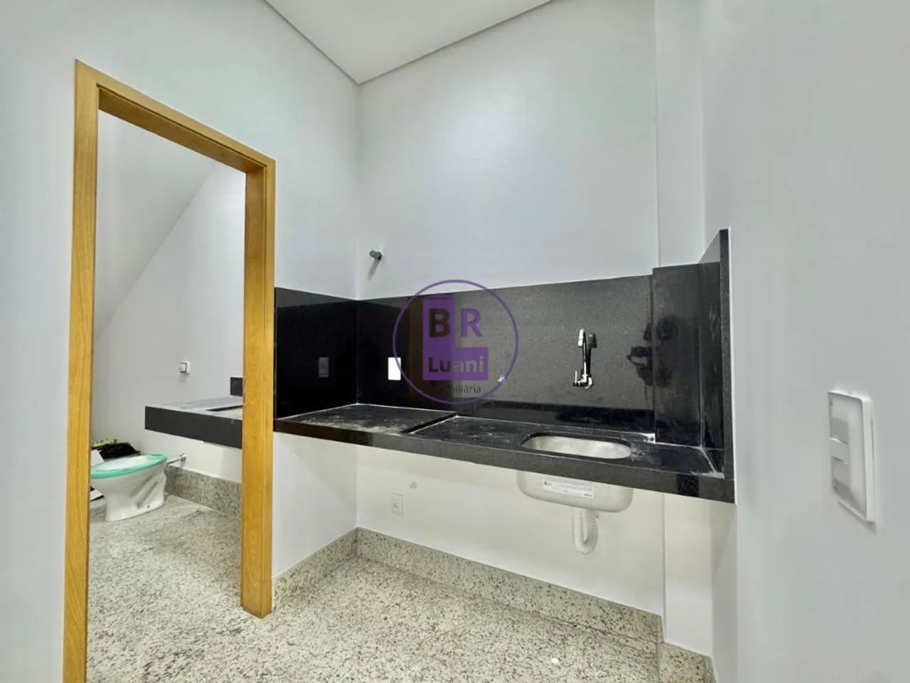 Sala Comercial Sofisticada com 80m² em Localização Estratégica - Foto 4