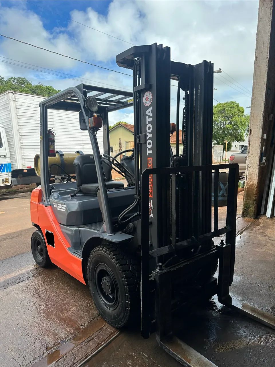 Empilhadeira Toyota 2.500kg Torre triplex 4,80mt