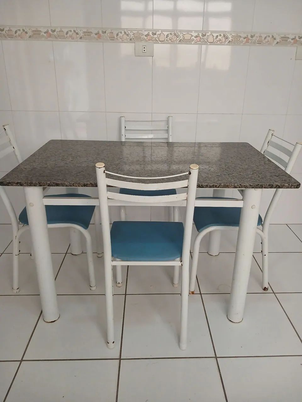 Mesa com 4 cadeiras - Foto 2