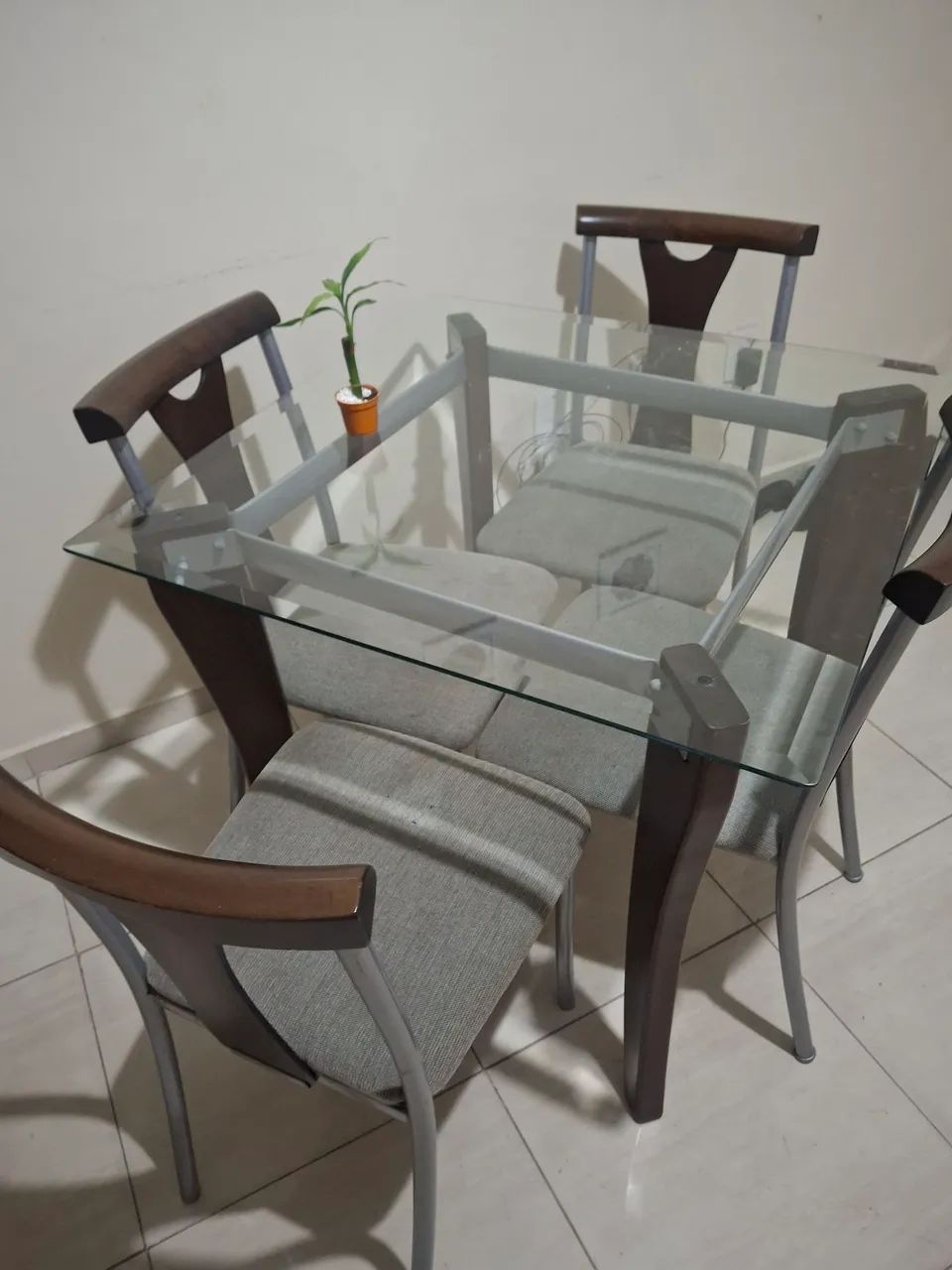 MESA de Vidro com 4 Cadeiras - Foto 2