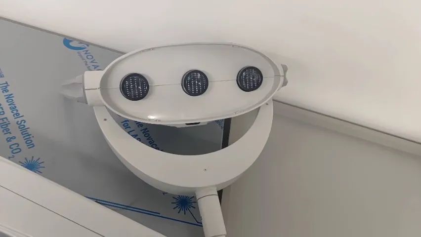 Refletor de consultório com  lâmpada Led 