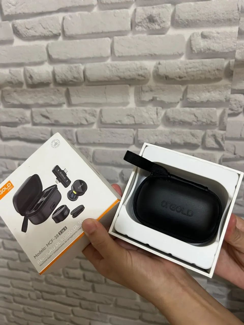 Microfone de Lapela Sem Fio A'Gold Pro (Modelo MCF-38)
