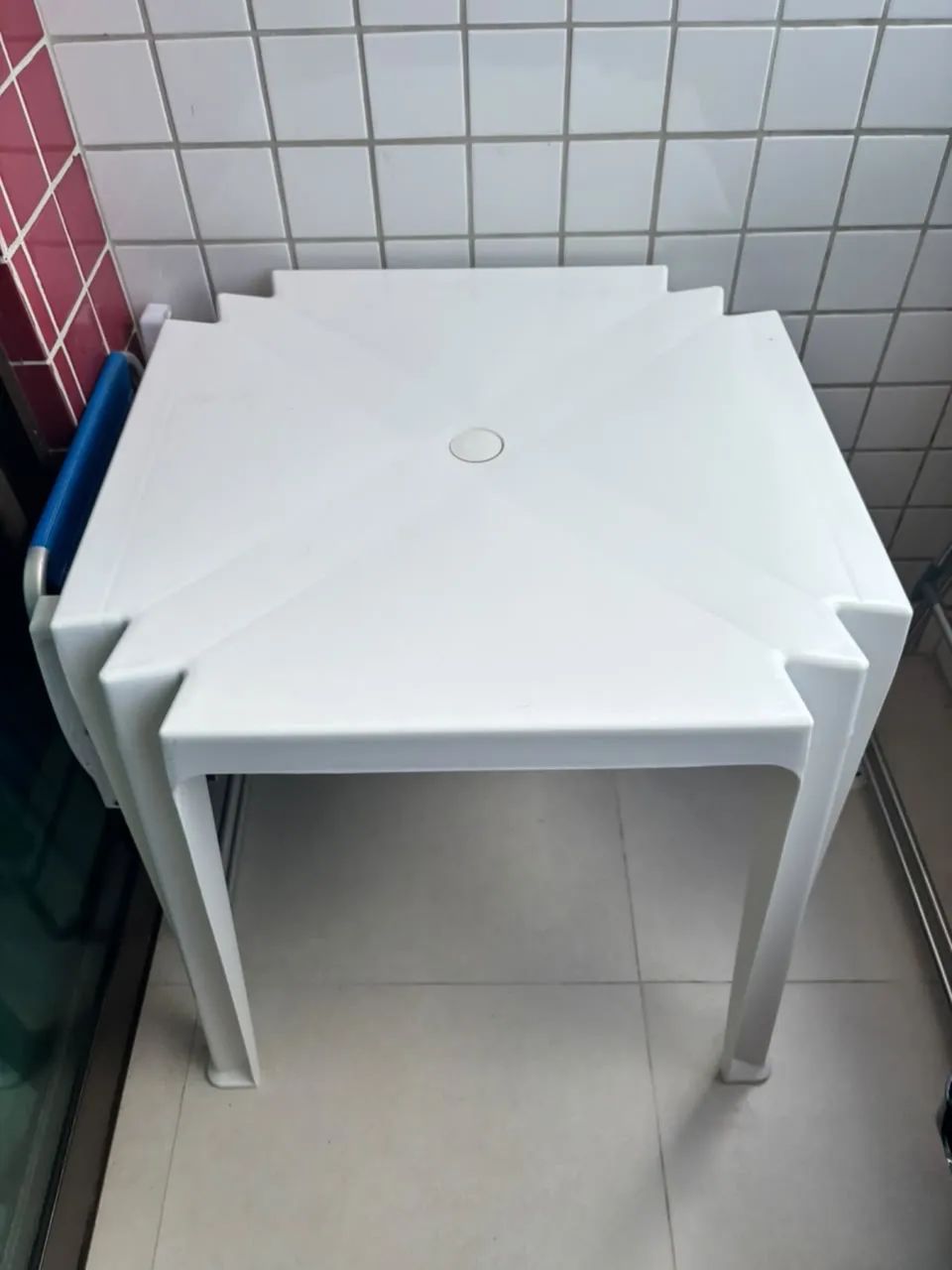 Vendo mesa e cadeira de plástico Tramontina - Foto 2