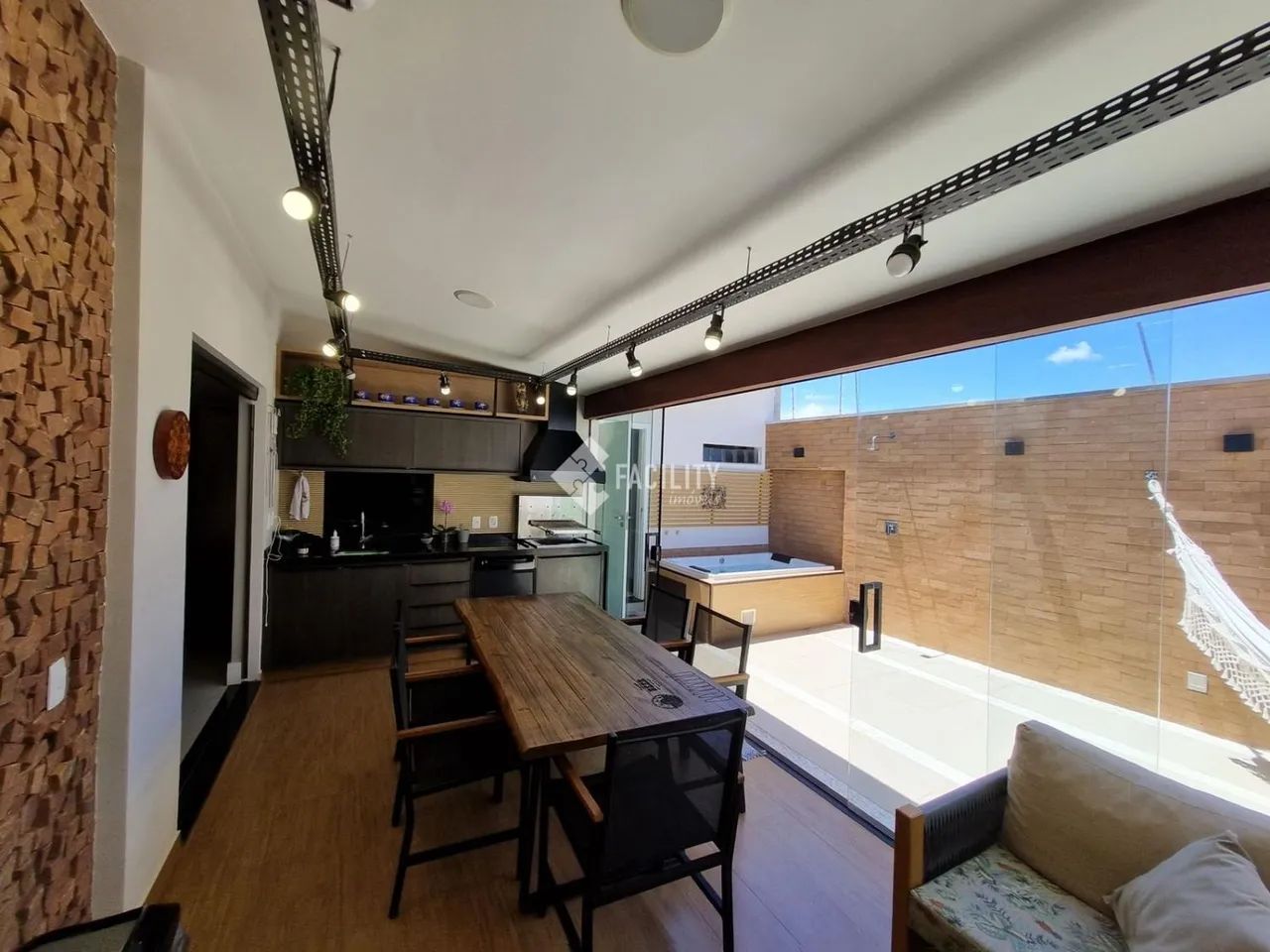 Casa 3 quartos com suíte na região do Mansões
