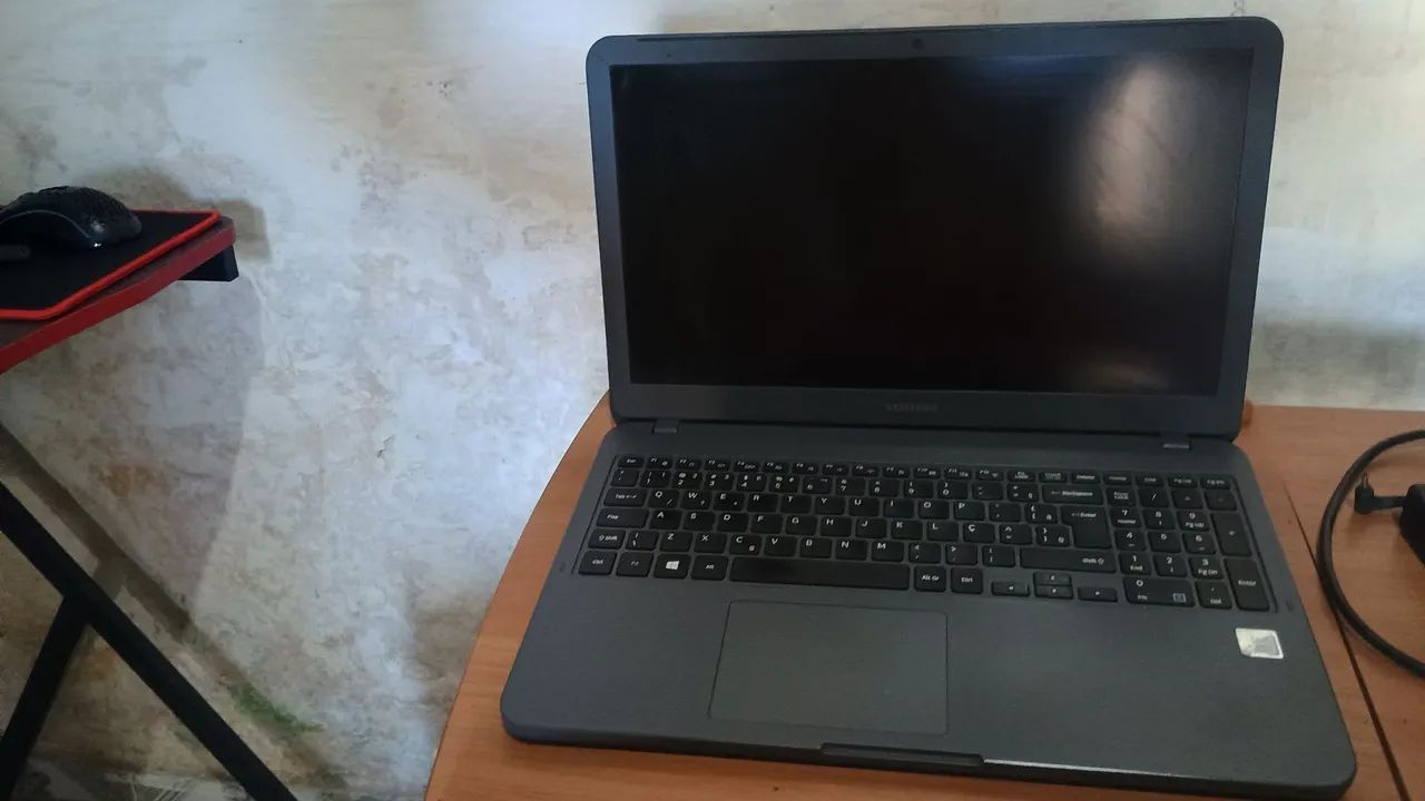 Notebook Samsung i3 7 th 4 Gigas Ram  240 ssd