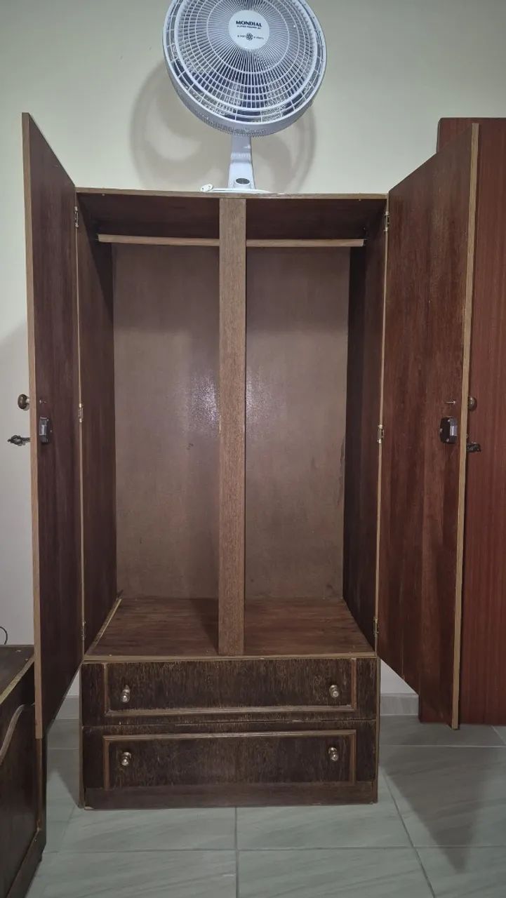 Guarda roupa de madeira. - Foto 5