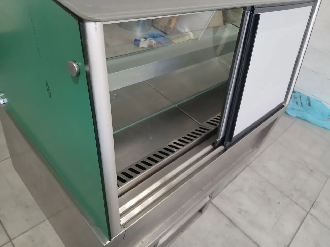 Vitrine Refrigerada Italian Coffee - 220V - Usada - Foto 3
