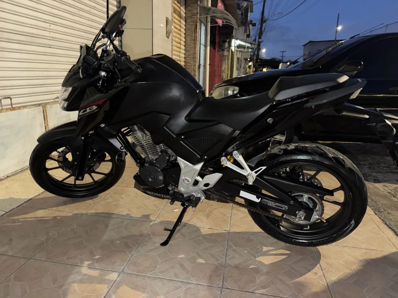 CB 300