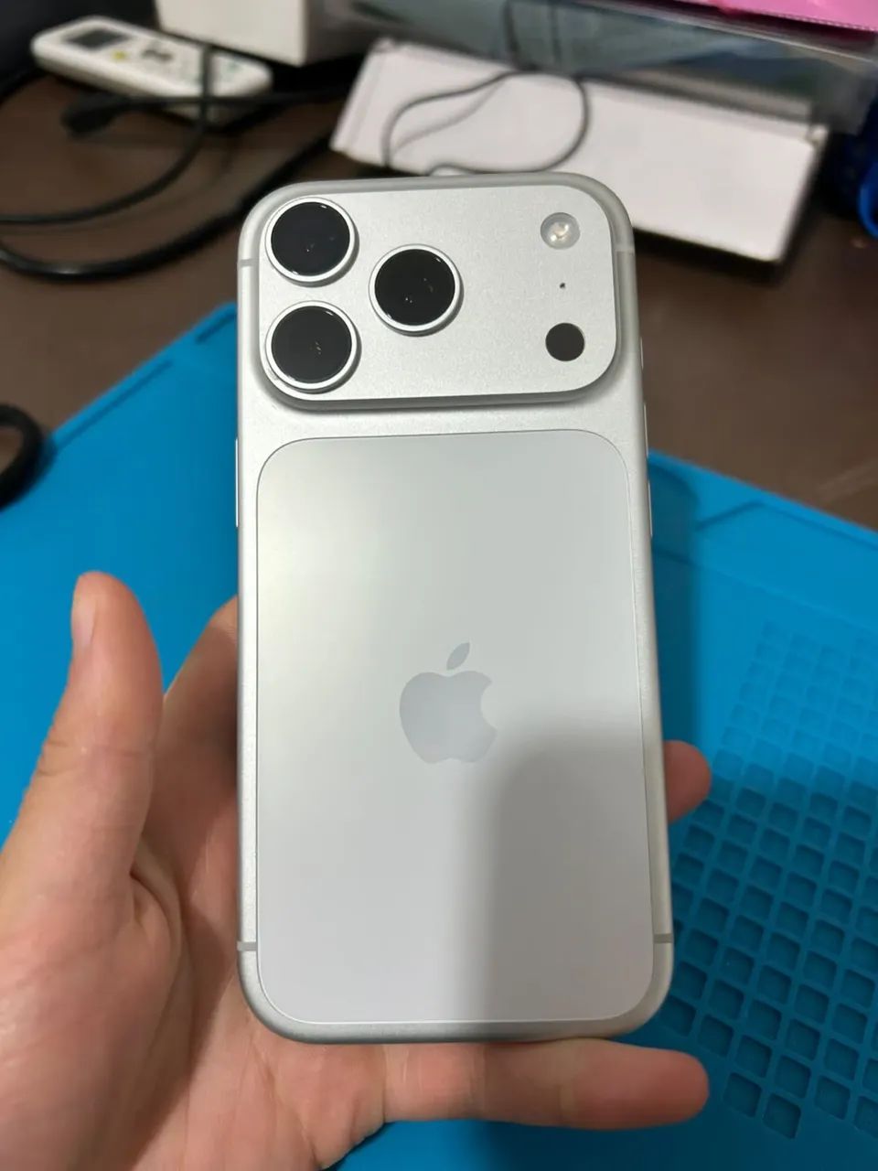 ? iPhone 17 Pro Branco | 100% Bateria | 1 Mês de Uso | R$ 6.500 ? - Foto 3