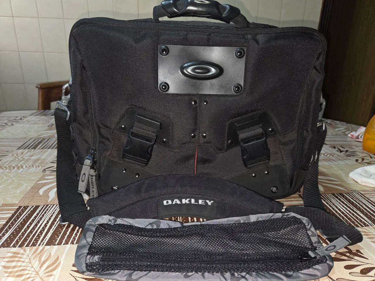 BOLSA OAKLEY COMPUTER  , ORIGINAL  , SEMI NOVA  , ESTADO DE NOVA  !