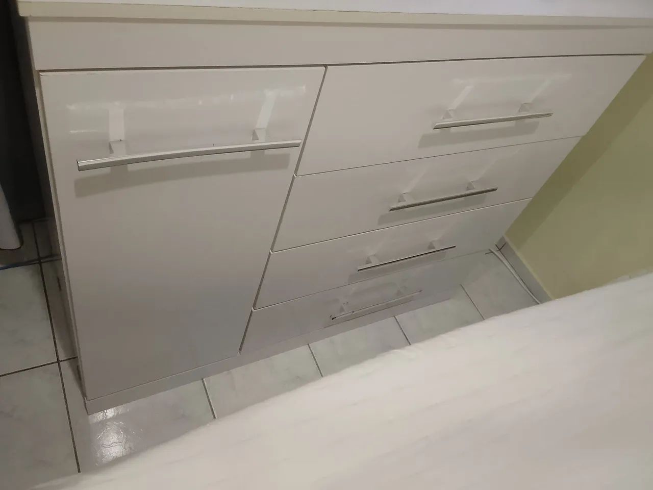 Vendo Guarda Roupa e Cômoda Branca  - Foto 2