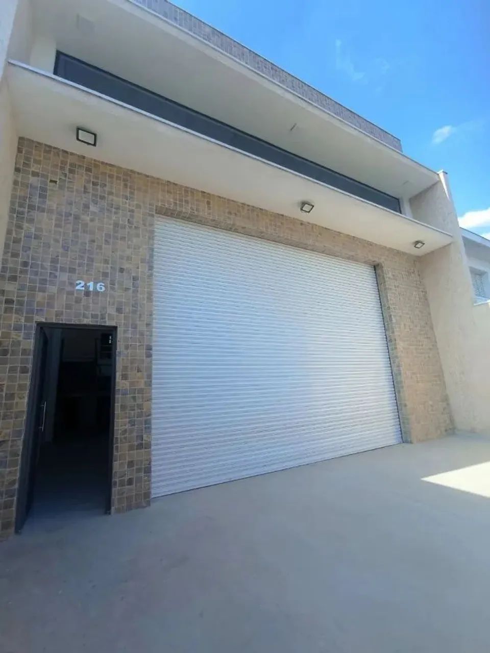 Alugo Prédio Comercial Novo -FL44