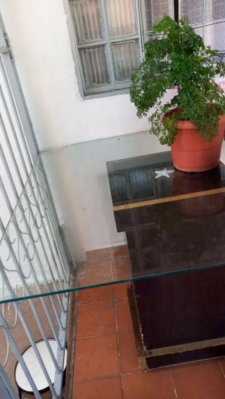 Vende se mesa 4 cadeira sem as cadeiras