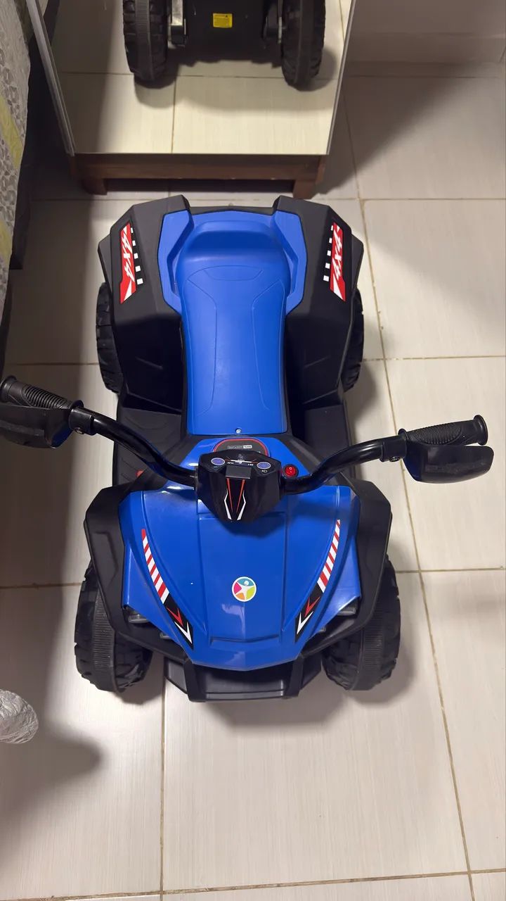 Carro infantil elétrico 