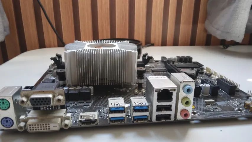 KIT RYZEN 5 PRO 2400G, PLACA MÃE GA-A320M-S2H - Foto 5