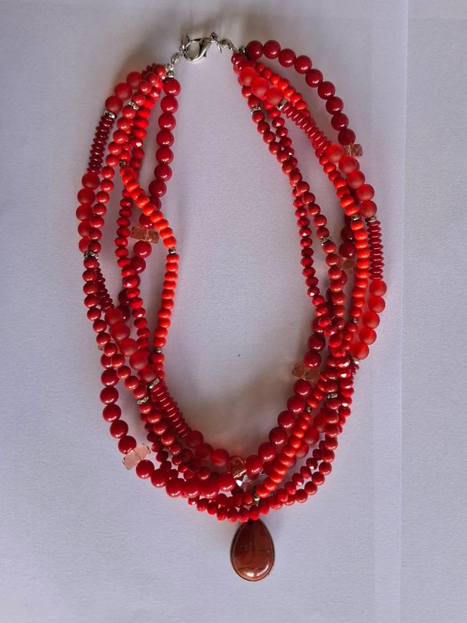 Colar curto de micangas vermelhas - Foto 2