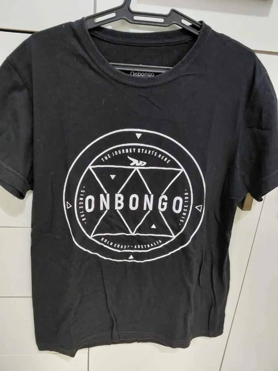 VENDO 4 CAMISETAS