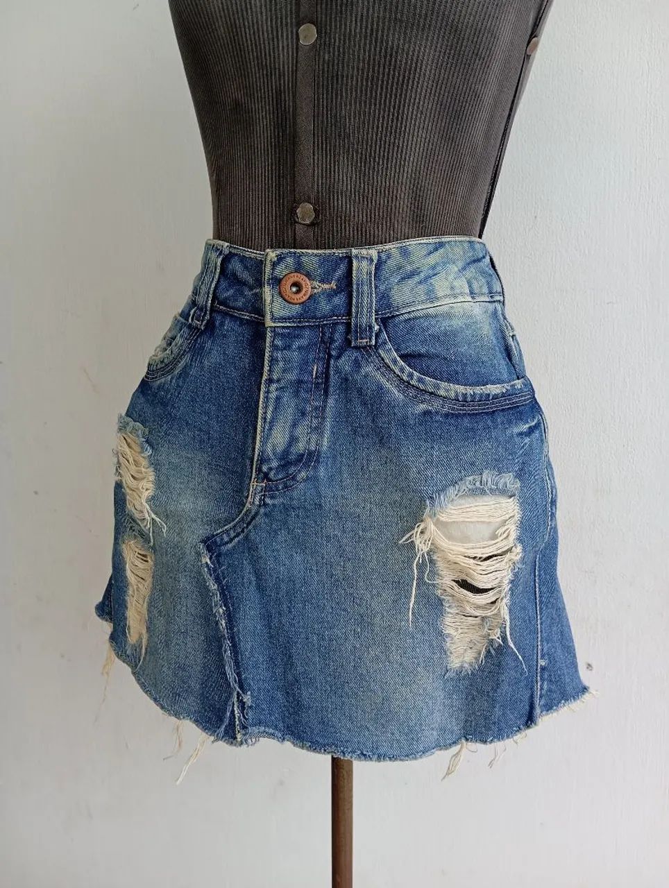 Saia jeans feminina tamanho 36 - Foto 2