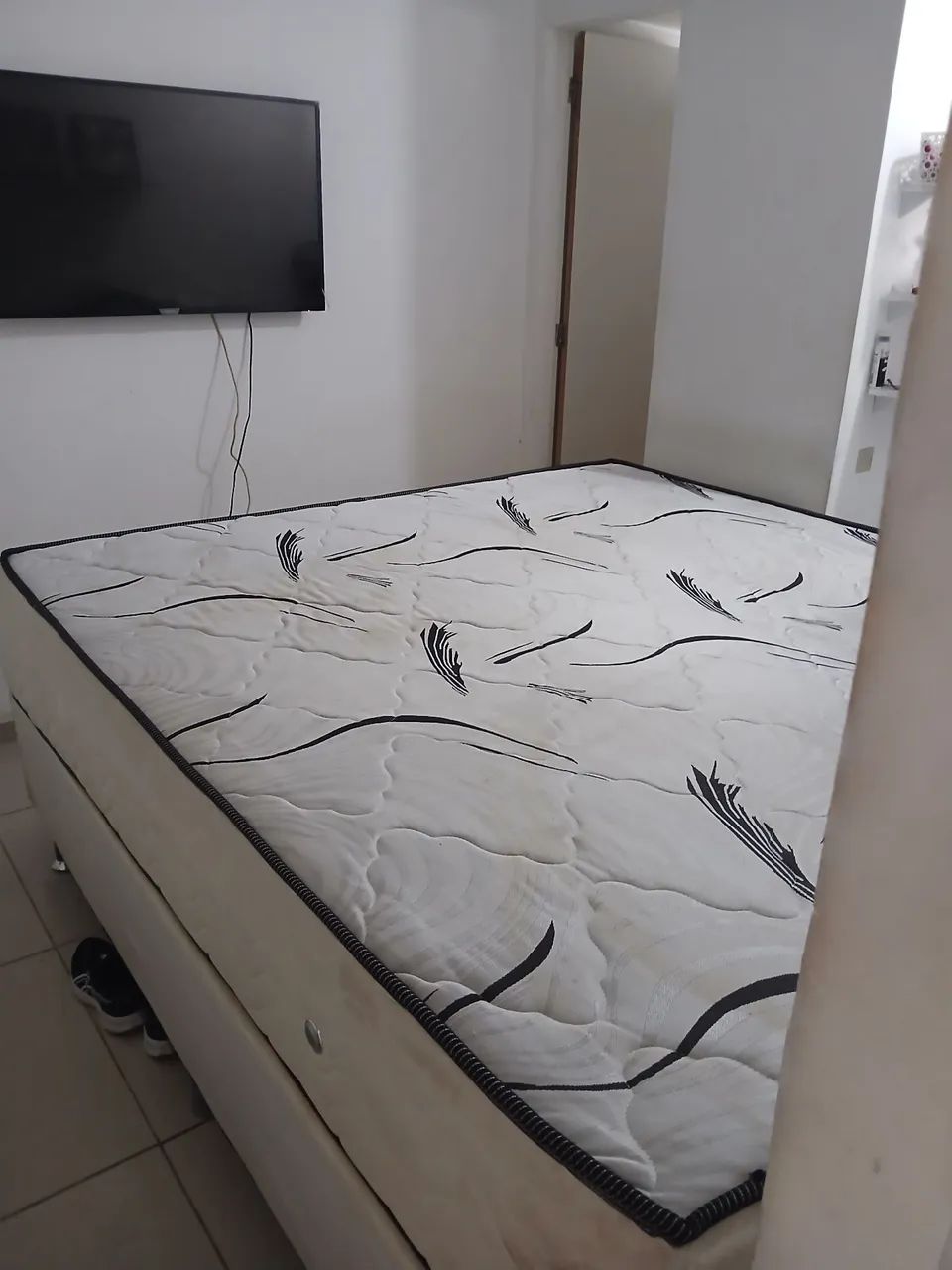 Cama box bom estado, 1.93 X 2mts  - Foto 3