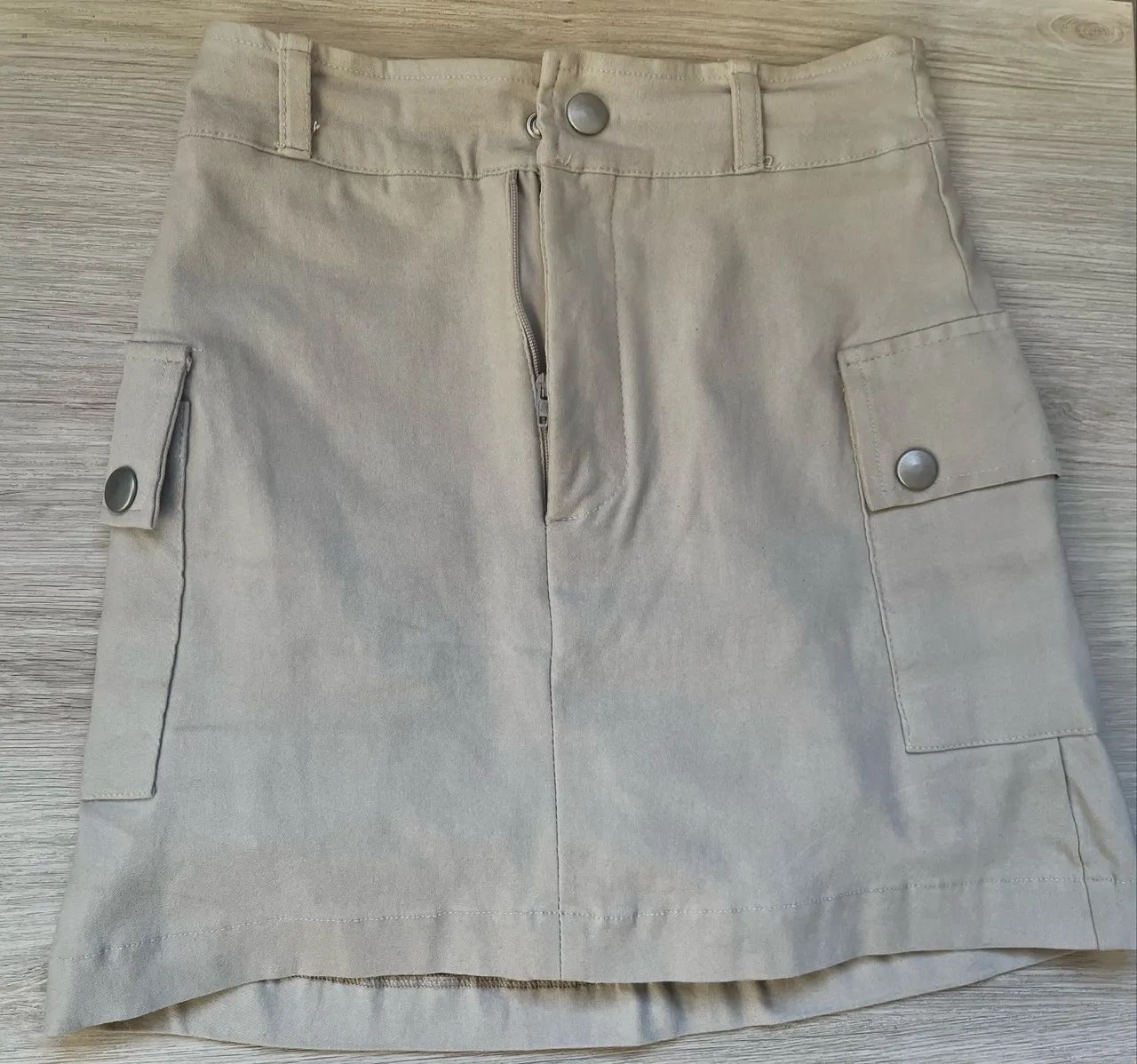 saia-short cargo bege, tamanho 14