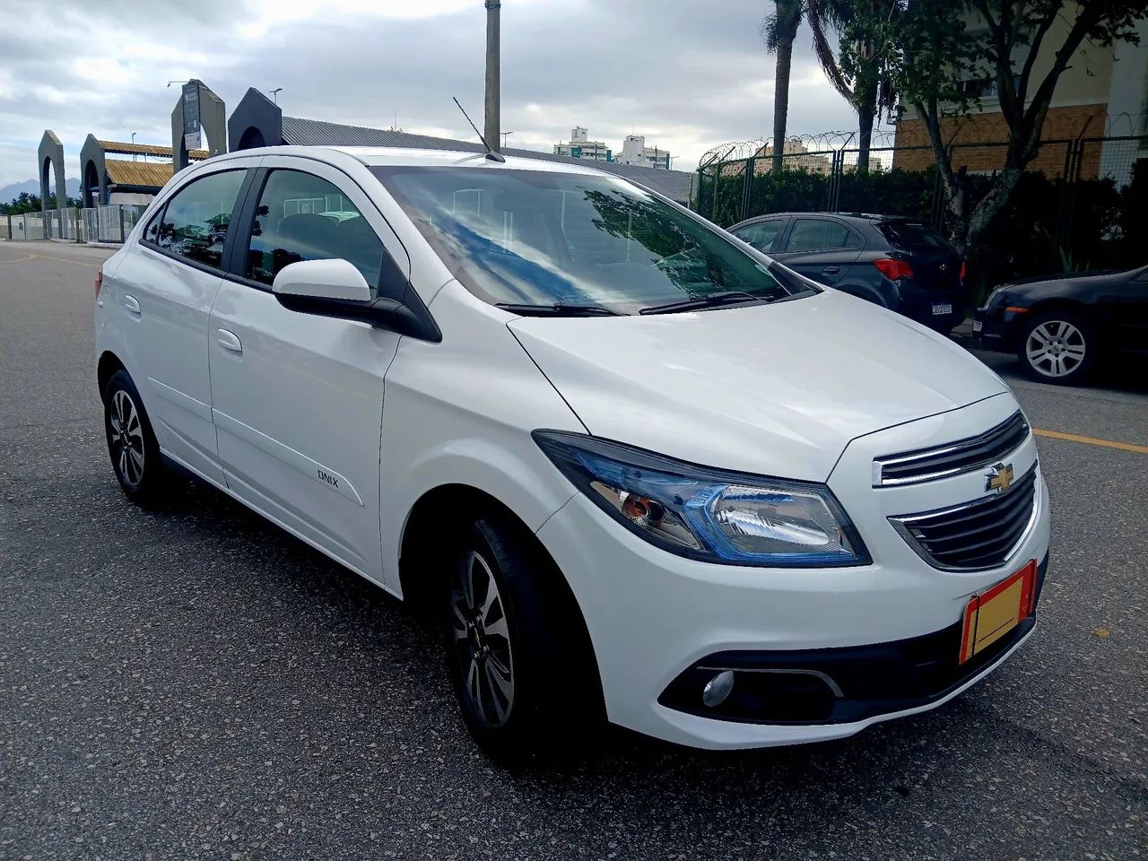 Chevrolet Onix Hatch LTZ 1.4 8V Flex Power Mec. 4P 2016 - Foto 2