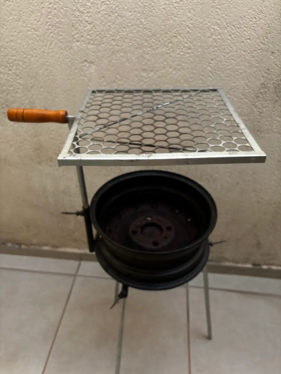 Churrasqueira de Roda de Ferro