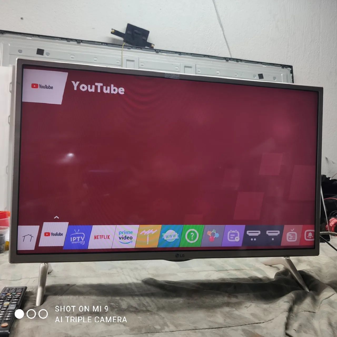 Tv 32 polegadas smart, perfeito funcionamento pouco uso , com 3 meses de garantia 