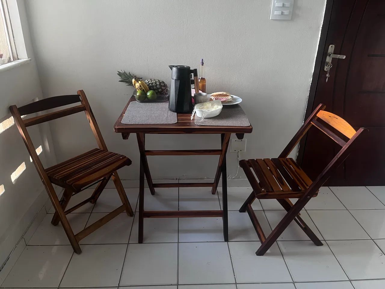 MESA 3 cadeiras 