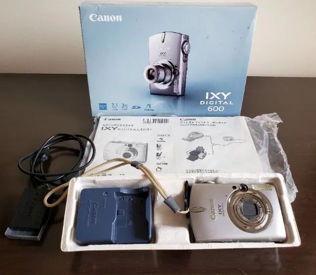 2 Cameras Digitais - Camera Digital Canon IXY 600 + Camera Digital Minolta - Dimage Xt 