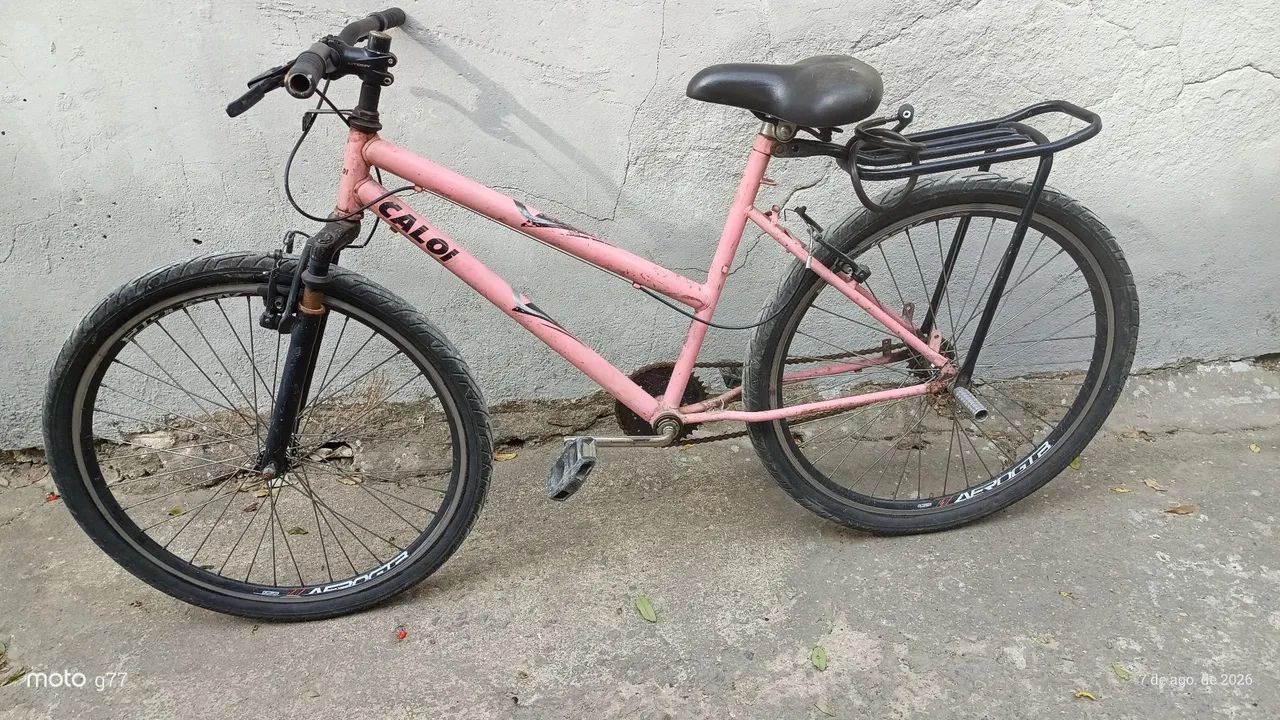 Bicicleta Caloi, precisa trocar os pneus  - Foto 2