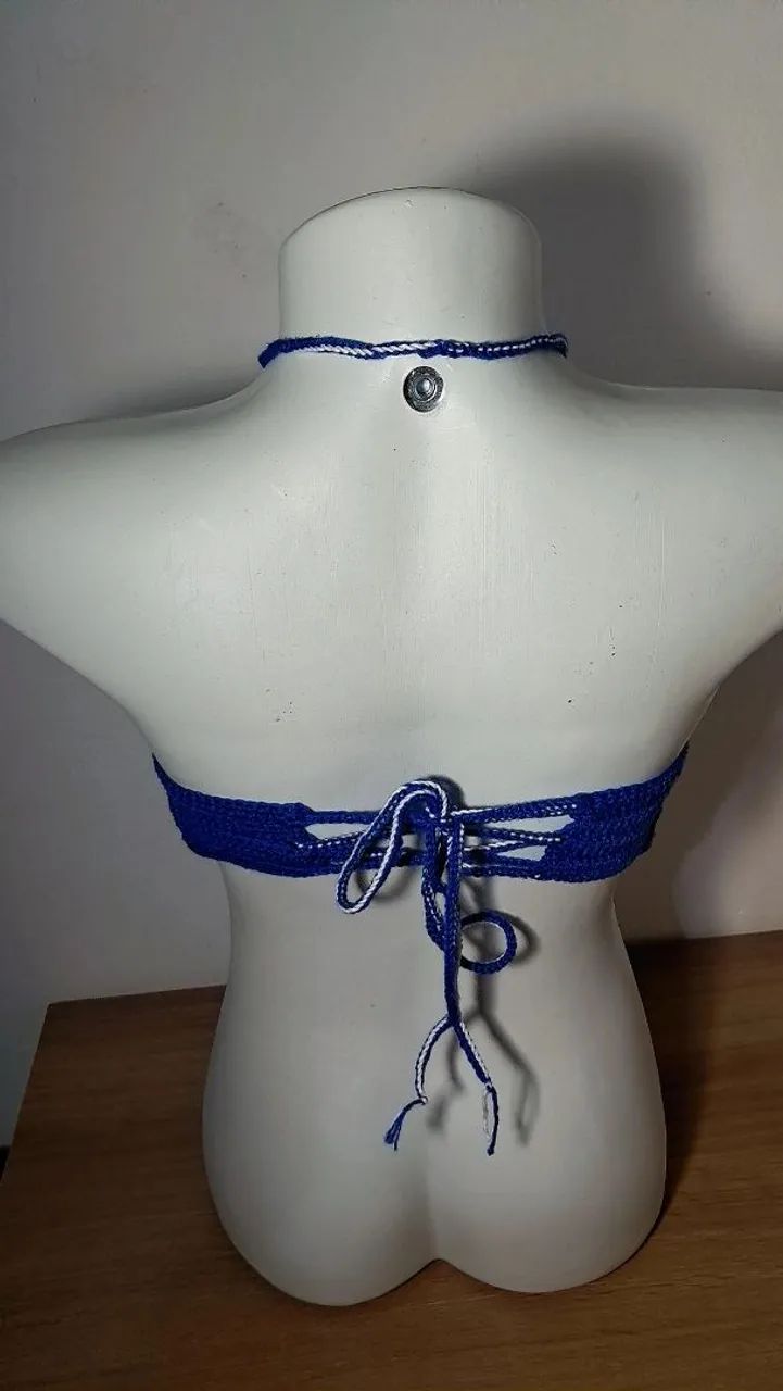 Croped em Crochê - azul e branco  - Foto 2
