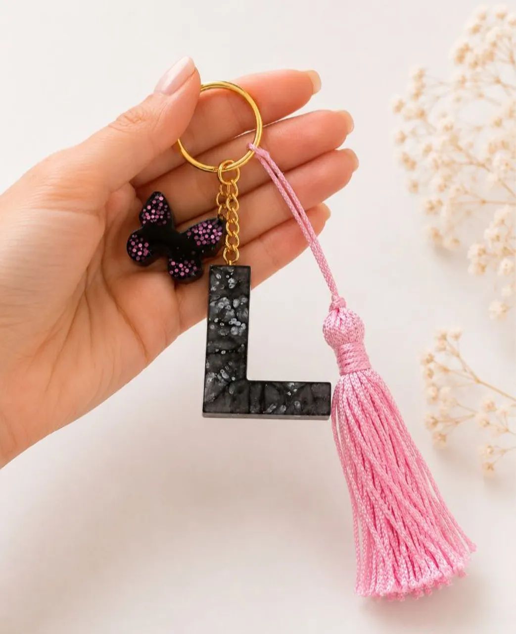Kit chaveiro Personalizado em resina letra + Lip gloss Princesa  - Foto 5