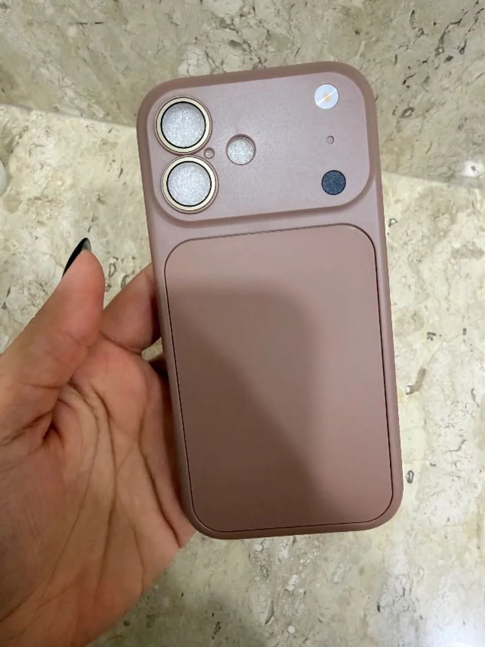 Capinha IPhone 17 marrom - Foto 3